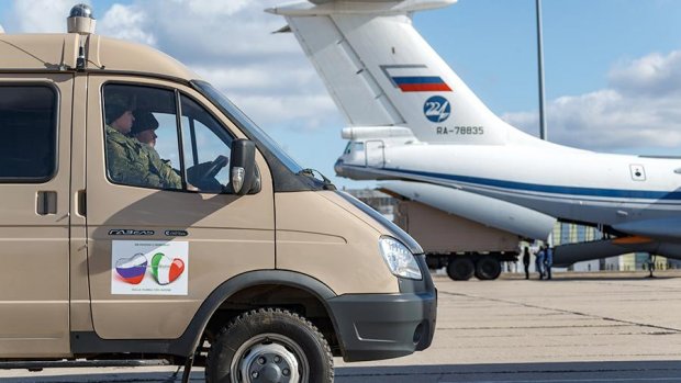 Italiyada insonparvarlik yordami uchun Putinga tashakkur bildirganlarga pul taklif qilishmoqda