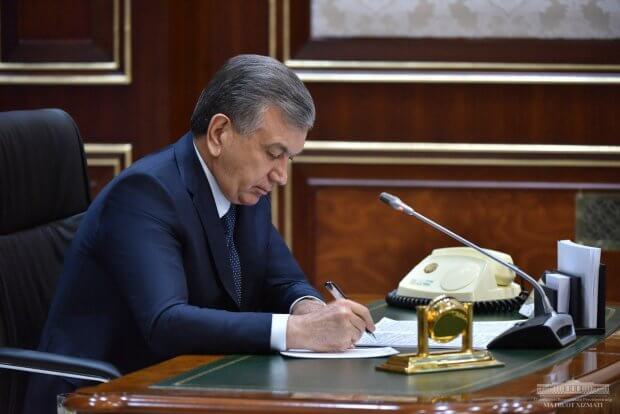 Президент Ўзбекистонда ишлаб чиқарилаётган тракторларнинг сифати ва нархини танқид қилди