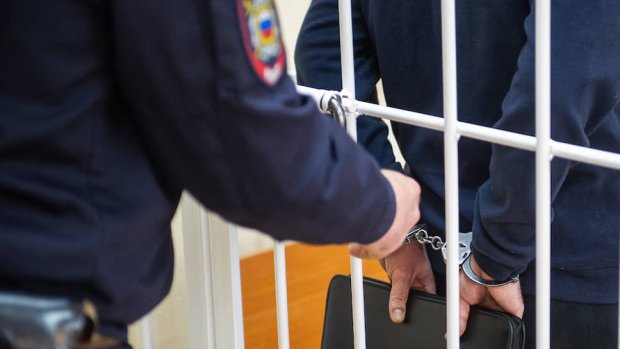 O‘zbekistonda qidiruvda bo‘lgan shaxsdan 1 mln dollar undirmoqchi bo‘lgan rossiyalik ofitserlar qo‘lga olindi