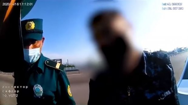 Ohangaronda ichki ishlar xodimi kiyimidagi soxta podpolkovnik qo‘lga tushdi (video)
