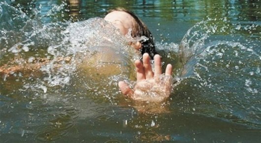 Zangiotada uch yigitcha bir qizni pichoqlab, kanalga tashlab yubordi