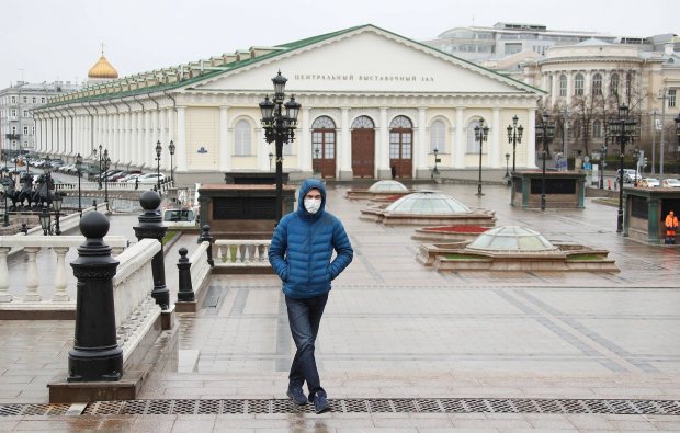 Москва мэри коронавирус белгилари бор шахслар билан яшаётганларнинг кўчага чиқишига рухсат берди