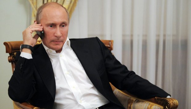 Путин фойдаланадиган телефоннинг асосий «сирлари» маълум бўлди