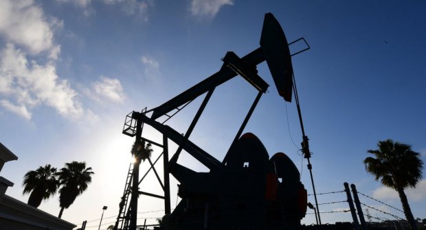 Barreliga 1000 dollardan: Amerika rejasi neft bozorini larzaga solmoqda