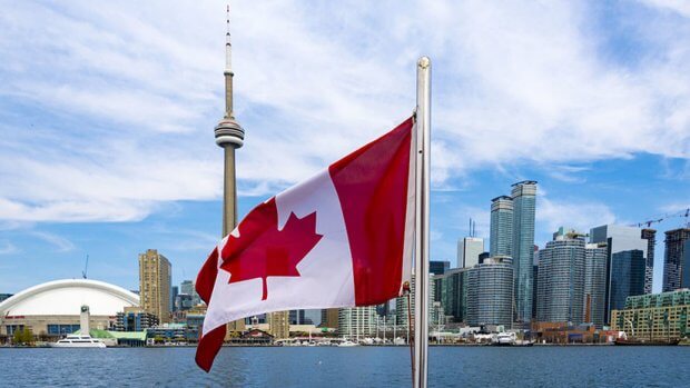 Kanada: millatchilar azon aytilishiga qarshilik qilmoqda