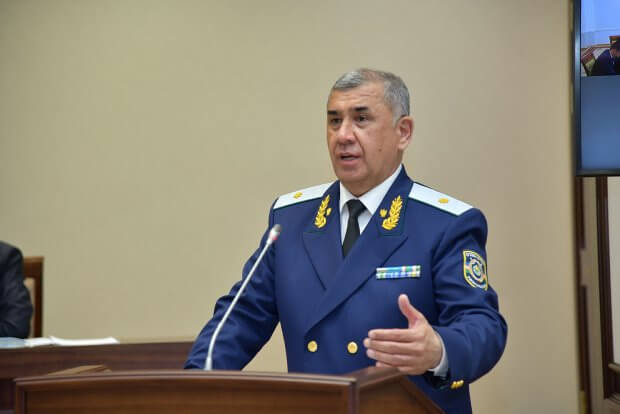 Сенаторлар Бош прокурорни саволларга кўмиб ташлай олишмади