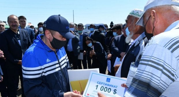 Алишер Усмонов сув тошқинидан зарар кўрган қозоғистонликларга 5,2 миллион доллар ўтказди