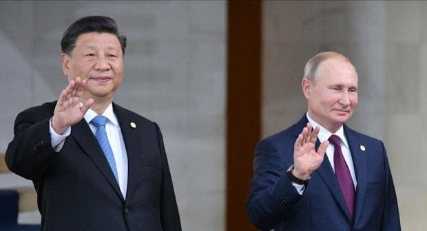 Американинг тажрибасиз қўллари "Киссинджер учбурчаги"ни бузмоқда