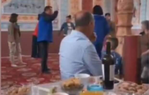 Хитойликлар Шарқий Туркистондаги масжидда ресторан очди (видео)