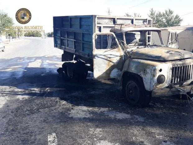Yozyovonda «GAZ-53» avtomashinasi yonib ketdi
