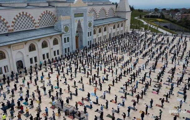 Turkiyada karantindan keyin masjidlar qayta ochildi