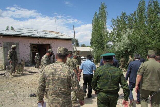 Janjalda uch xonadonda yong‘in chiqqan. Bosh vazir bu uylar qisqa muddatda tiklab berilishini aytdi