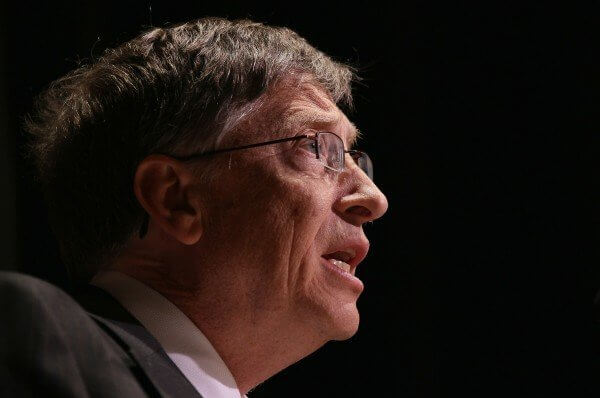 Билл Гейтс одамларни вакцина орқали чипламоқчилиги ҳақидаги айбловларга изоҳ берди