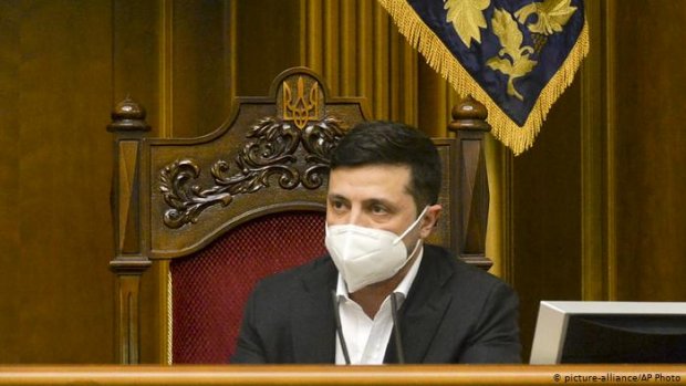 Zelenskiy xalqni qo‘llab-quvvatlash uchun koronavirus yuqtirmoqchi bo‘lganligini aytdi