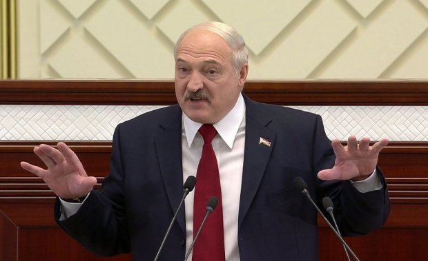 Лукашенко демократик йўл тутса, Беларусни қўлдан чиқаришини маълум қилди
