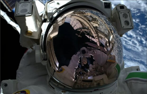 NASA astronavti turistlarning ochiq kosmosga chiqishi qanday bo‘lishi haqida so‘zlab berdi