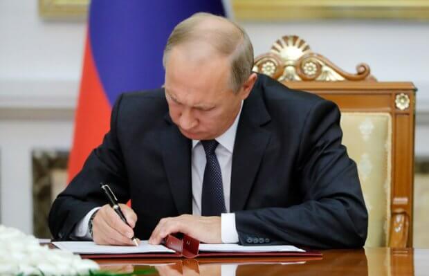 Putin Konstitutsiyaga o‘zgartirishlar kiritish to‘g‘risidagi farmonni imzoladi