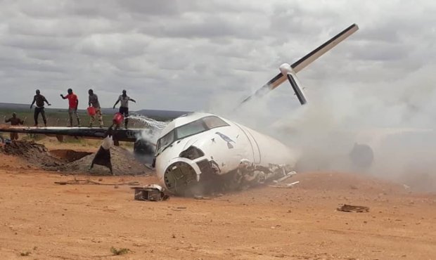 Сомалида гуманитар юкларни олиб келган самолёт қўрқиб кетган эшаклар сабаб фалокатга учради