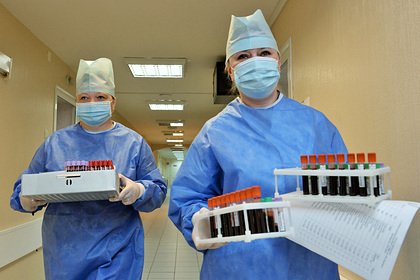 Вирусолог Россия вакцинасининг хавфли бўлиши мумкинлигини айтди