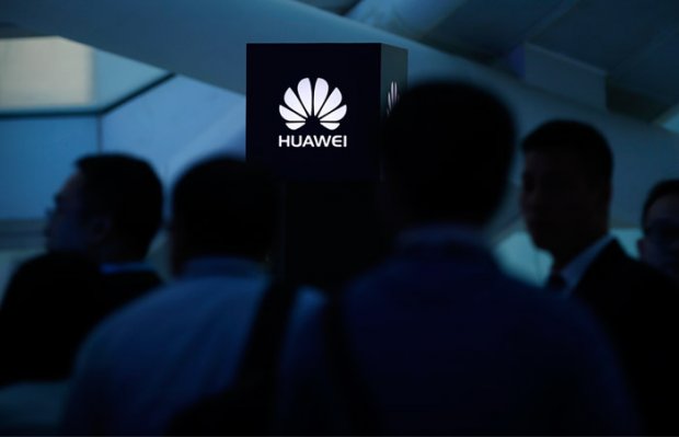 Huawei смартфонлар бозорини бутунлай тарк этиши мумкинлиги тахмин қилинди