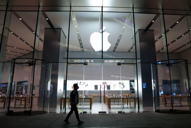 Apple bir kunda 180 mlrd dollar kapitalizatsiyasidan ayrildi — bu tarixdagi rekord qulash