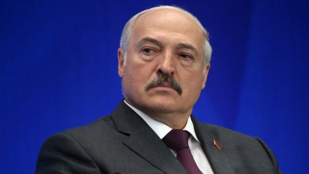 Лукашенко оиласи билан Россияга учиб кетди