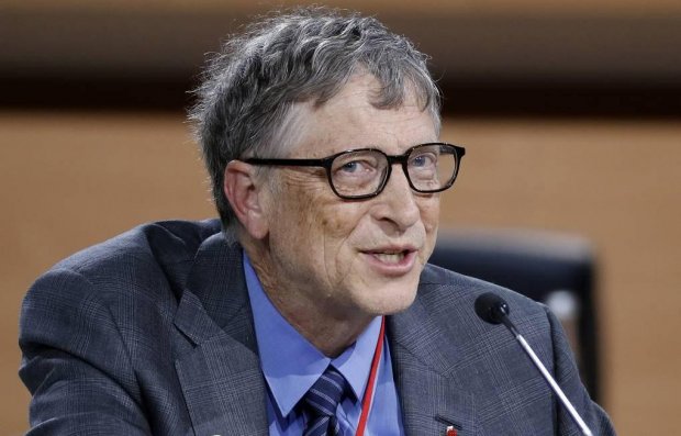 Билл Гейтс пандемия вақтида одамлар ҳаётини нима яна изига қайтара олиши мумкинлигини айтди