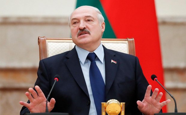 Лукашенко ўз ваколатларининг бир қисмидан воз кечишга тайёрлигини айтди