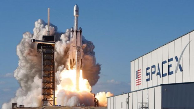 SpaceX навбатдаги сунъий йўлдошлар гуруҳини орбитага учирди