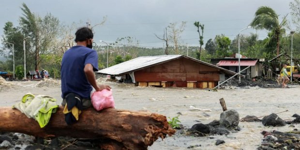 Филиппинда тайфун оқибатида 16 киши ҳалок бўлди