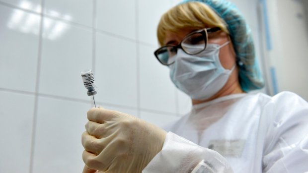 Россиянинг коронавирусга қарши вакцинаси нархи маълум қилинди