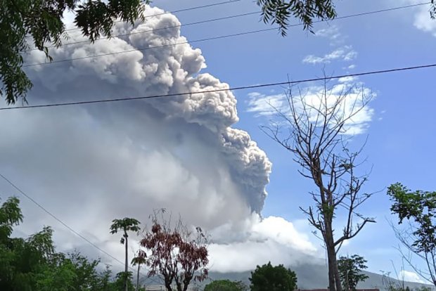 Индонезиядаги Левотоло вулқонининг уйғониши(видео)