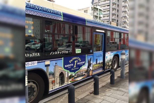 Япония кўчаларида Ўзбекистон тасвири туширилган автобус