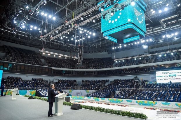 Президент Ўзбекистон ёшлари форумига ташриф буюрди (фото)