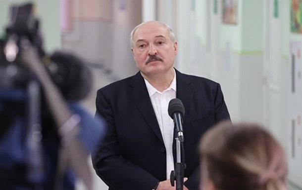 Lukashenko Belarusga Ukraina orqali “tonnalab” qurol olib kirilganini aytdi