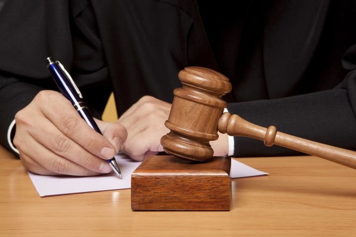 Андижонда суд раиси судьялик одоб-ахлоқини бузгани учун ишдан олинди