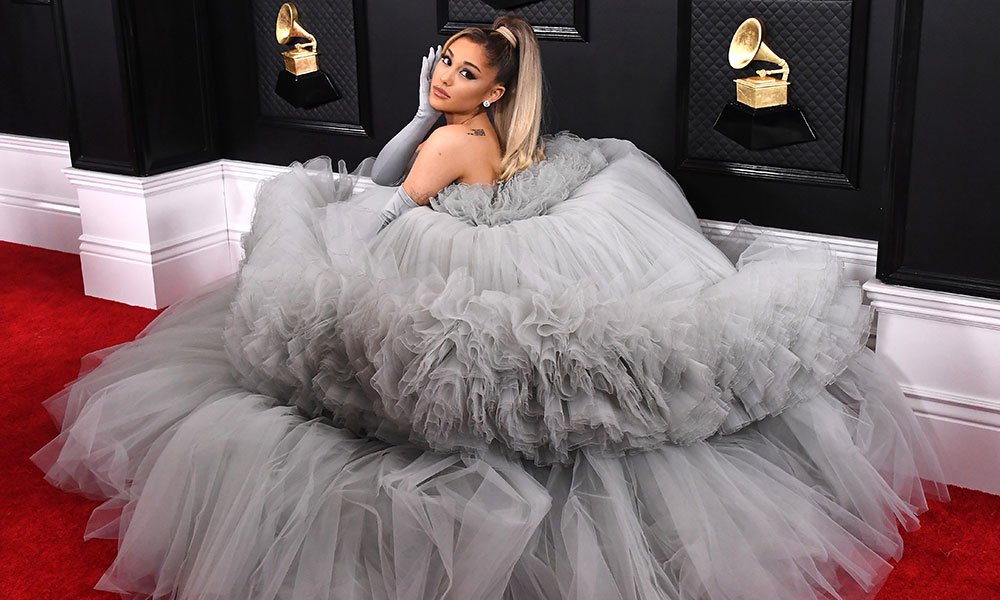 Amerikalik xonanda Ariana Grande 20 marta Ginnesning rekordlari kitobidan o‘rin oldi
