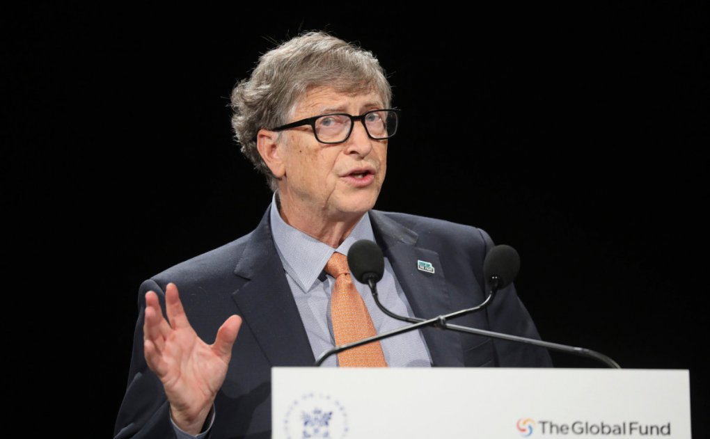 Билл Гейтс пандемиядан кейин инсоният дуч келадиган иккита хавф ҳақида огоҳлантирди