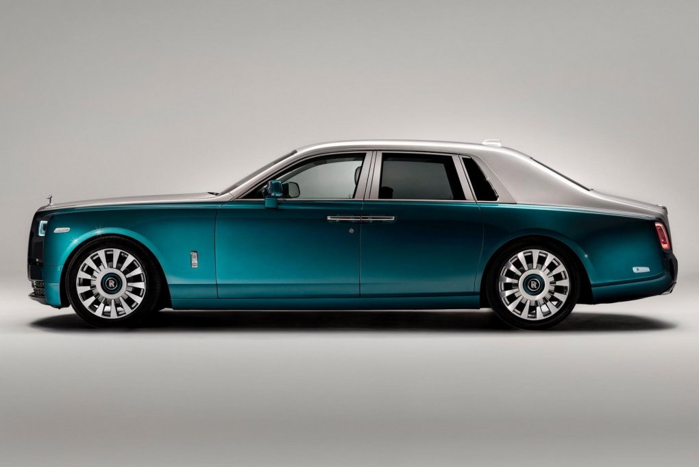 Rolls-Royce компанияси қушларнинг пати билан безатилган «камалак» Phantom’ини намойиш этди (фото)