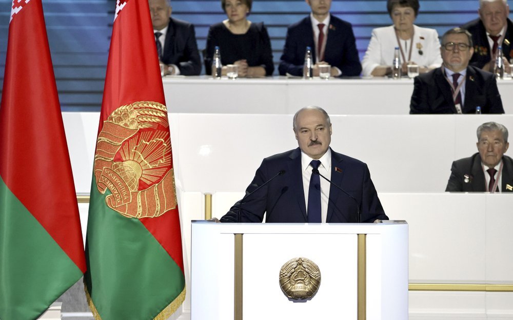 Lukashenko vakolatlarini bo‘lishishga tayyor, ammo hamma narsani nazorat qilishni xohlamoqda