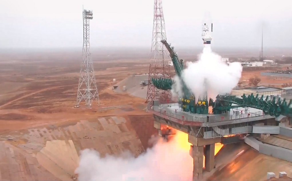 Rossiya 18 ta mamlakat sun’iy yo‘ldoshlari ortilgan «Soyuz» raketasini uchirdi (video)