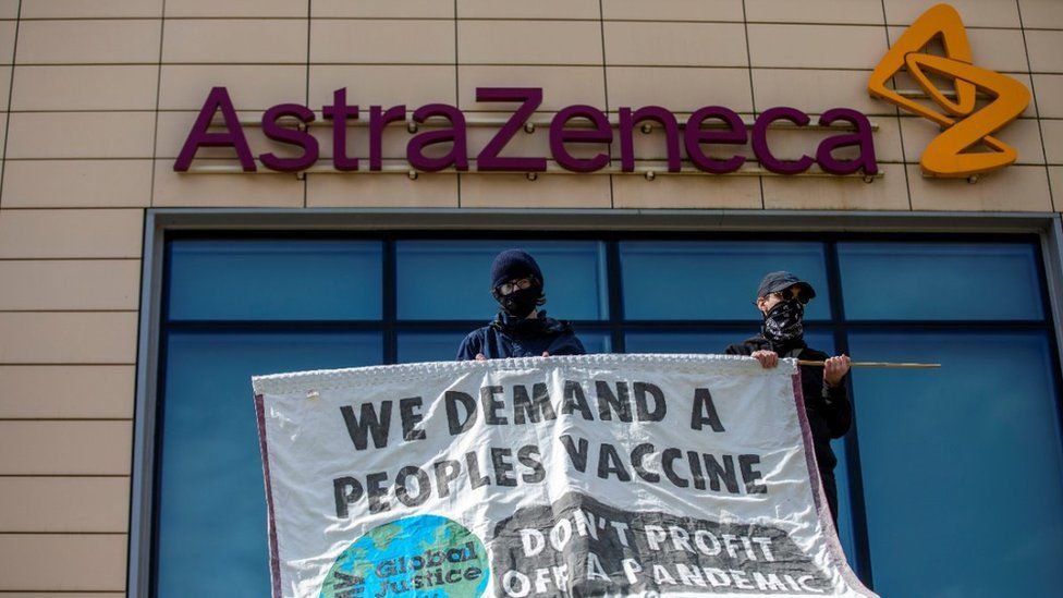 Britaniyada AstraZeneca’ga qarshi namoyishlar bo‘lib o‘tdi