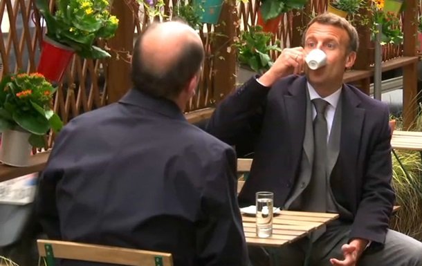Fransiya prezidenti mamlakatda karantin yumshatilgani munosabati bilan kafega tashrif buyurdi