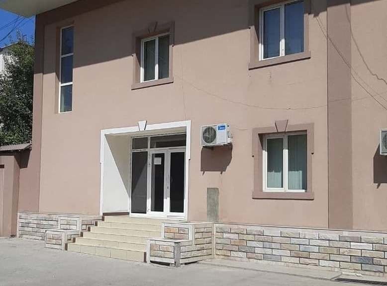 Эркак собиқ турмуш ўртоғини МИБ бўлимида пичоқлади