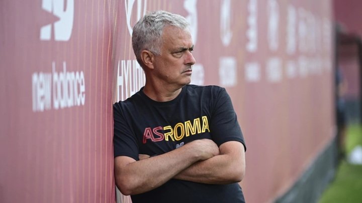 Qaysar Mourinoning qarori tufayli futbolchi “Roma”ni sudga berdi