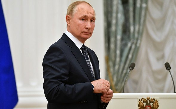 Putin atrofidagi kishilarda COVID-19 aniqlangani sababli yakkalanish rejimiga o‘tdi