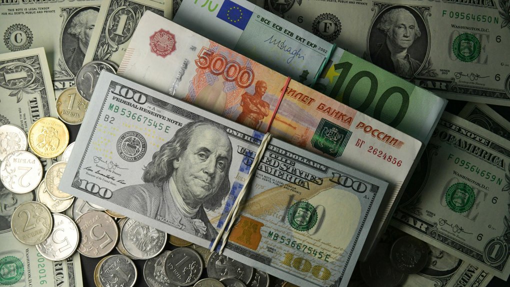 O‘zbekistonda dollarning rasmiy kursi ilk bor 10 700 so‘mdan oshdi