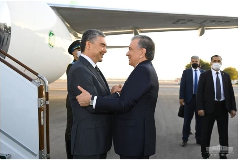 Shavkat Mirziyoyev Gurbanguli Berdimuhamedovni kutib oldi (foto)