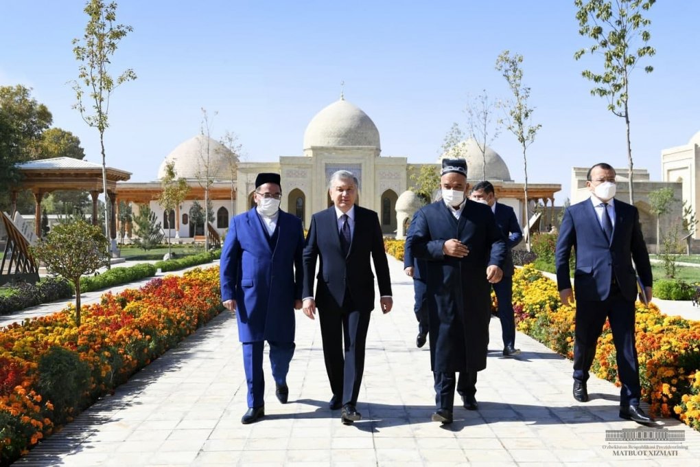 Shavkat Mirziyoyev Nasafiy maqbarasini ziyorat qildi (Foto)