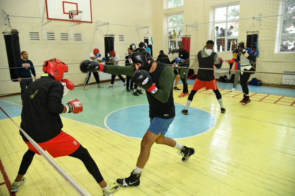 O‘zbekiston va Kuba bokschilarining sparring janglari bo‘lib o‘tdi, Bahodir Jalolov ham bazada (video)